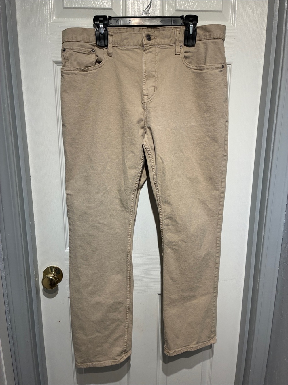 Old Navy Men's Straight Jeans in Khaki/Tan